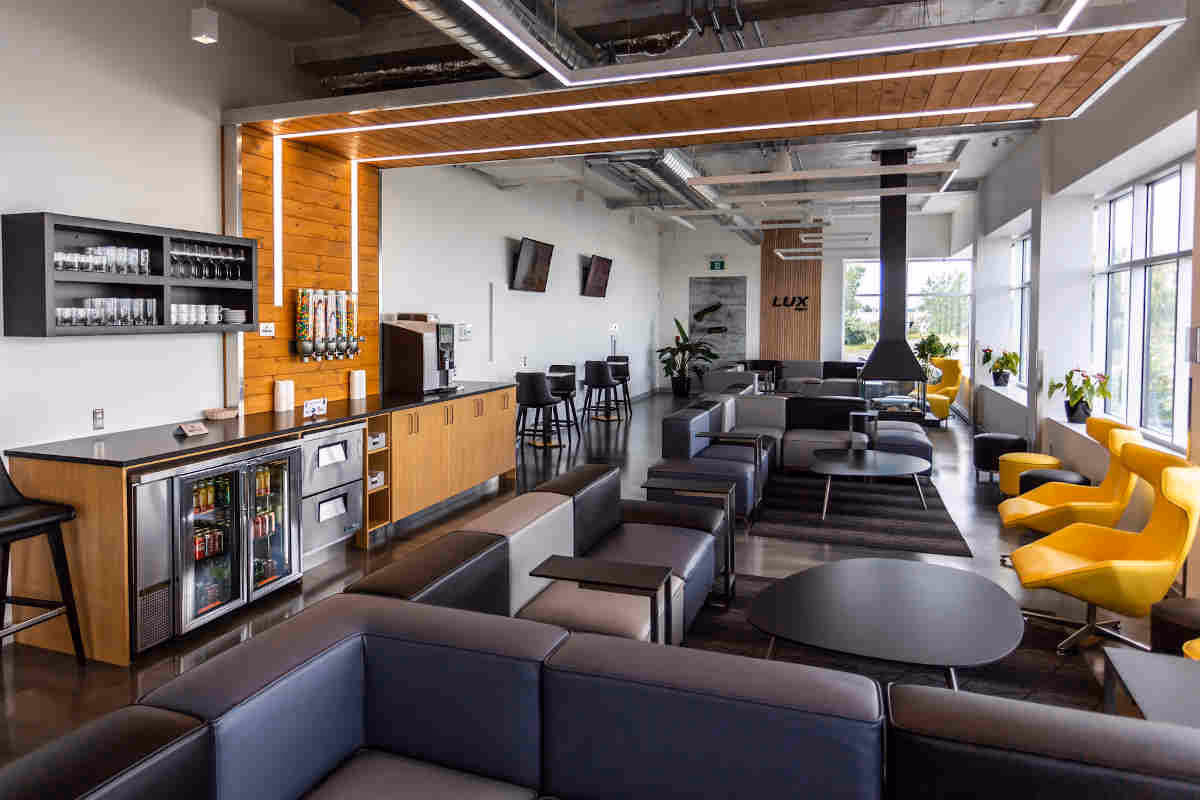 The lounge inside the LUX FBO at Montréal Metropolitan Airport